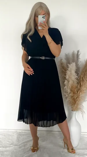 Czarna sukienka plisowana, szyfonowa na podszewce z wiskozy